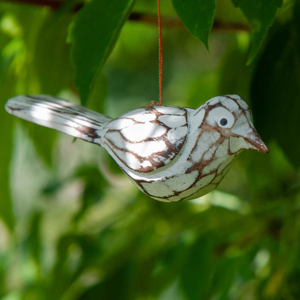 Ornement suspendu oiseau en bois flotté