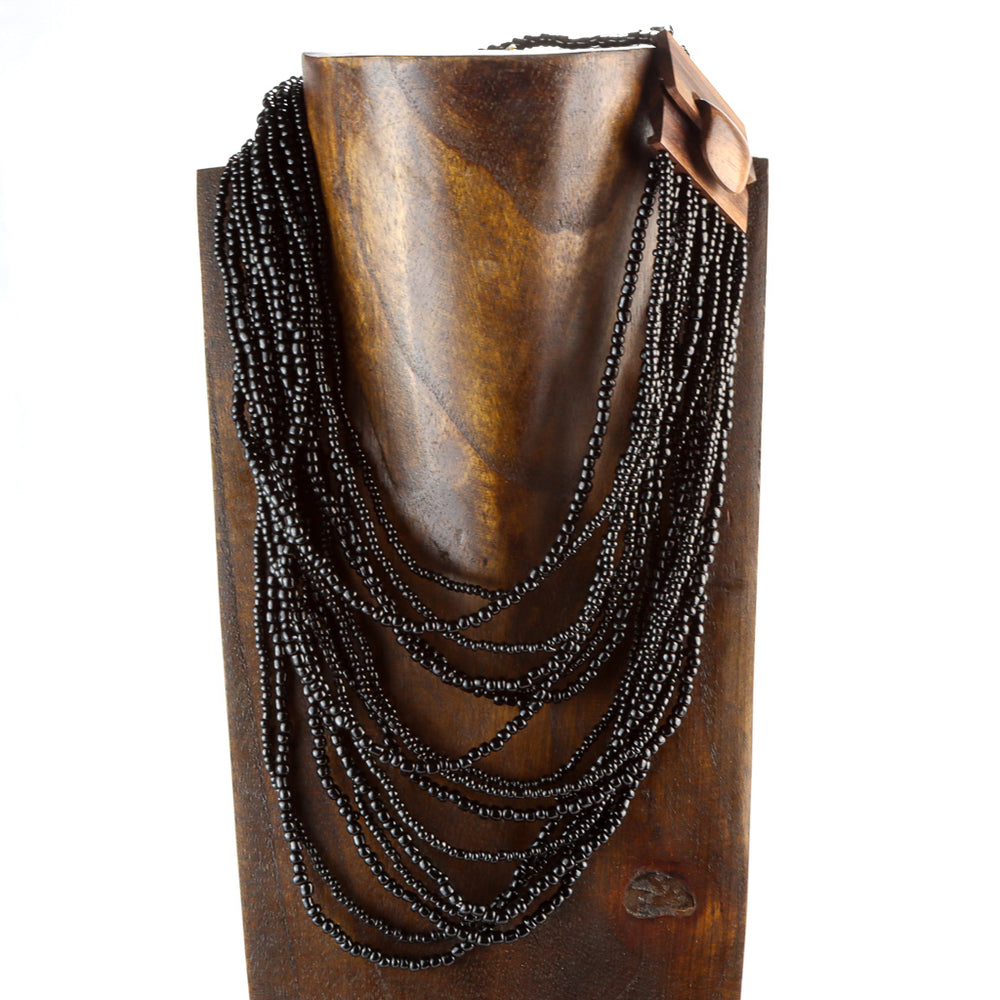 Collier de perles de rocaille multi-rangs avec fermoir en bois