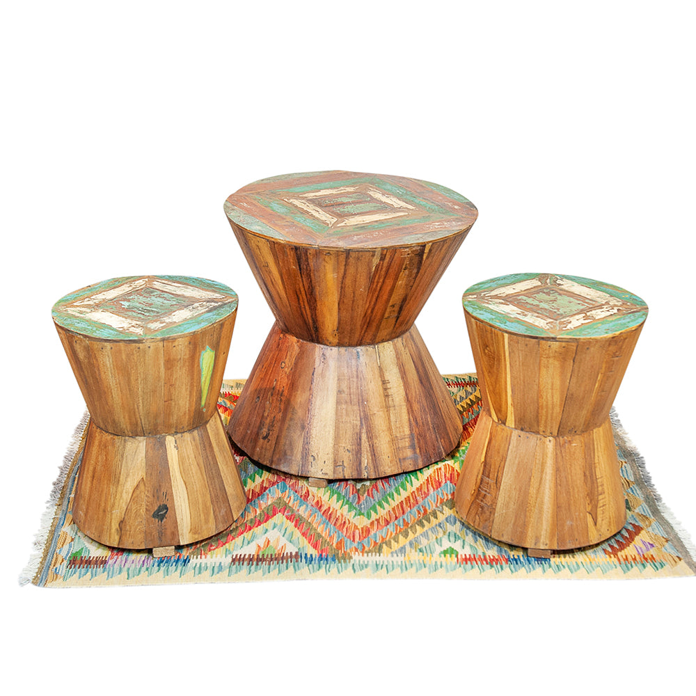 Ensemble de trois pièces en bois de teck récupéré avec tabourets