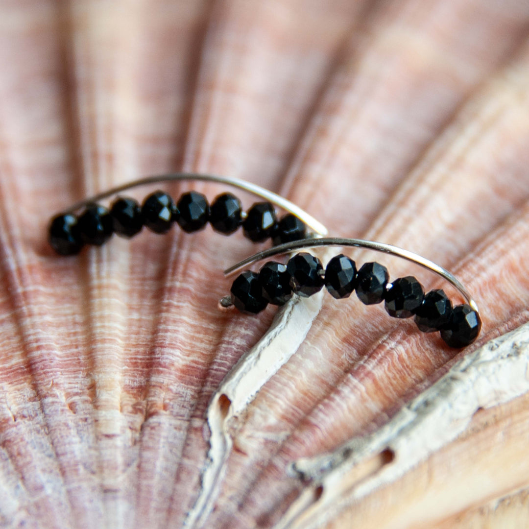 Boucle d'oreille grimpeur 8 boules noires