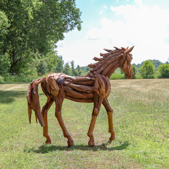 Grand cheval debout