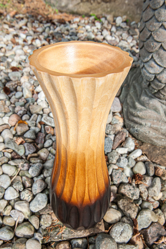 Vase sculpté en bois de manguier ombré, 14"