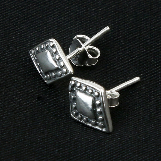 Silver Diamond w/ Detailing 
Stud Earring