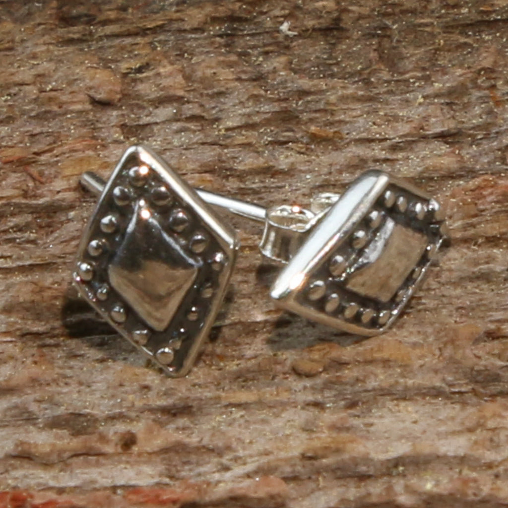 Silver Diamond w/ Detailing 
Stud Earring