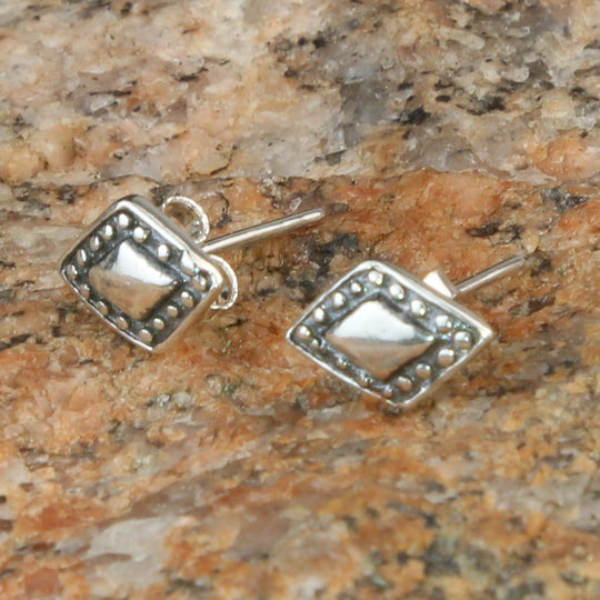 Silver Diamond w/ Detailing 
Stud Earring