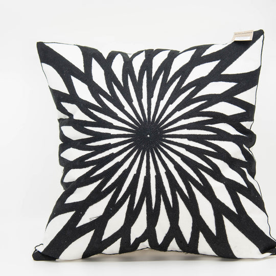 Housse de Coussin Brodée - Motif Noir