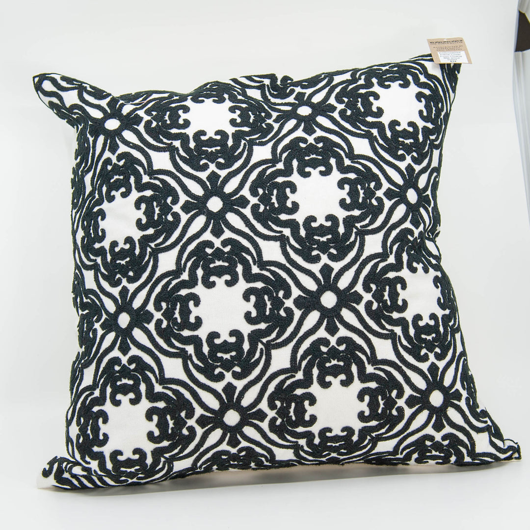 Housse de Coussin Brodée - Fleur Noire