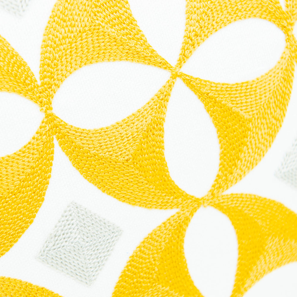 Housse de Coussin Brodée - Cercle Jaune