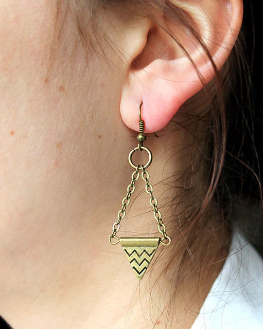 Boucles d'oreilles triangle à chevrons